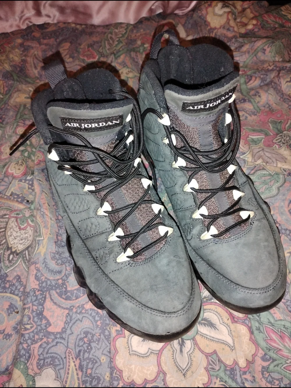 Air Jordan 9 Retro Men’s Size 8 Grey Suede High Top Sneakers